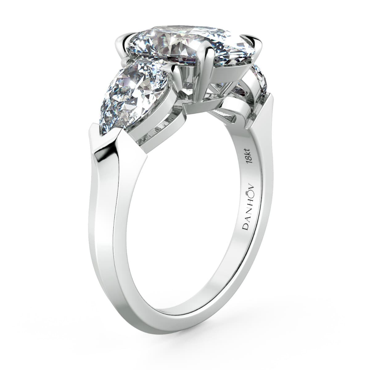 Norme de Three Stone Engagement Ring